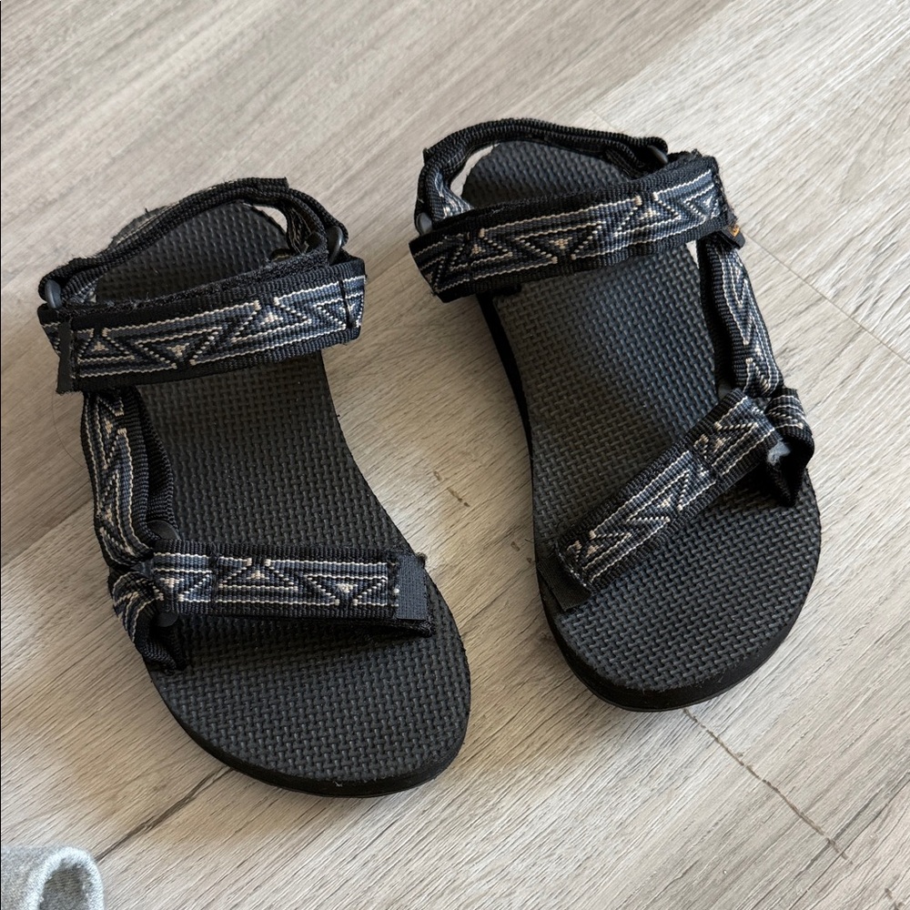 Teva Kids Black & Gray Strappy Sandals